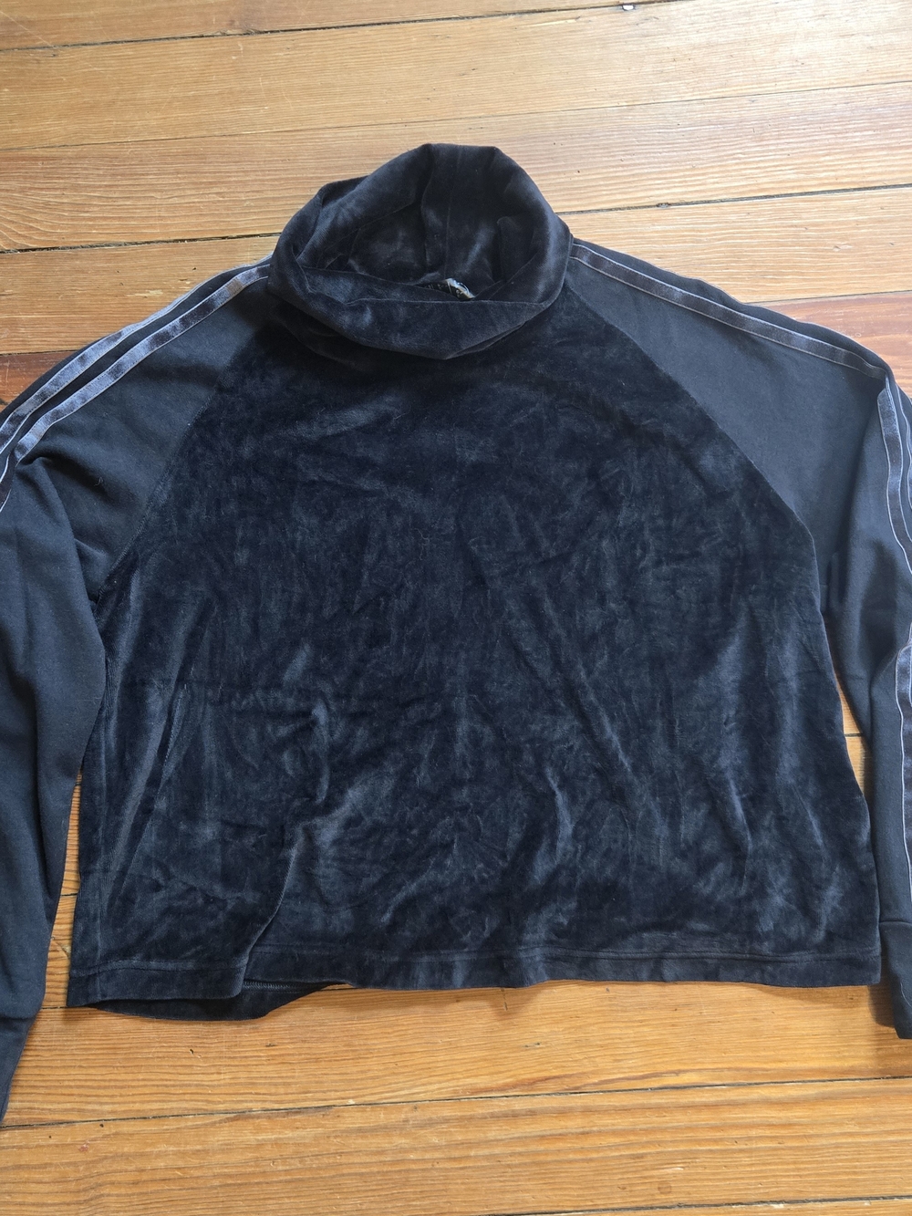 Adidas Women's Sport ID Velour Cropped Long Sleeve Top Size L Preppy